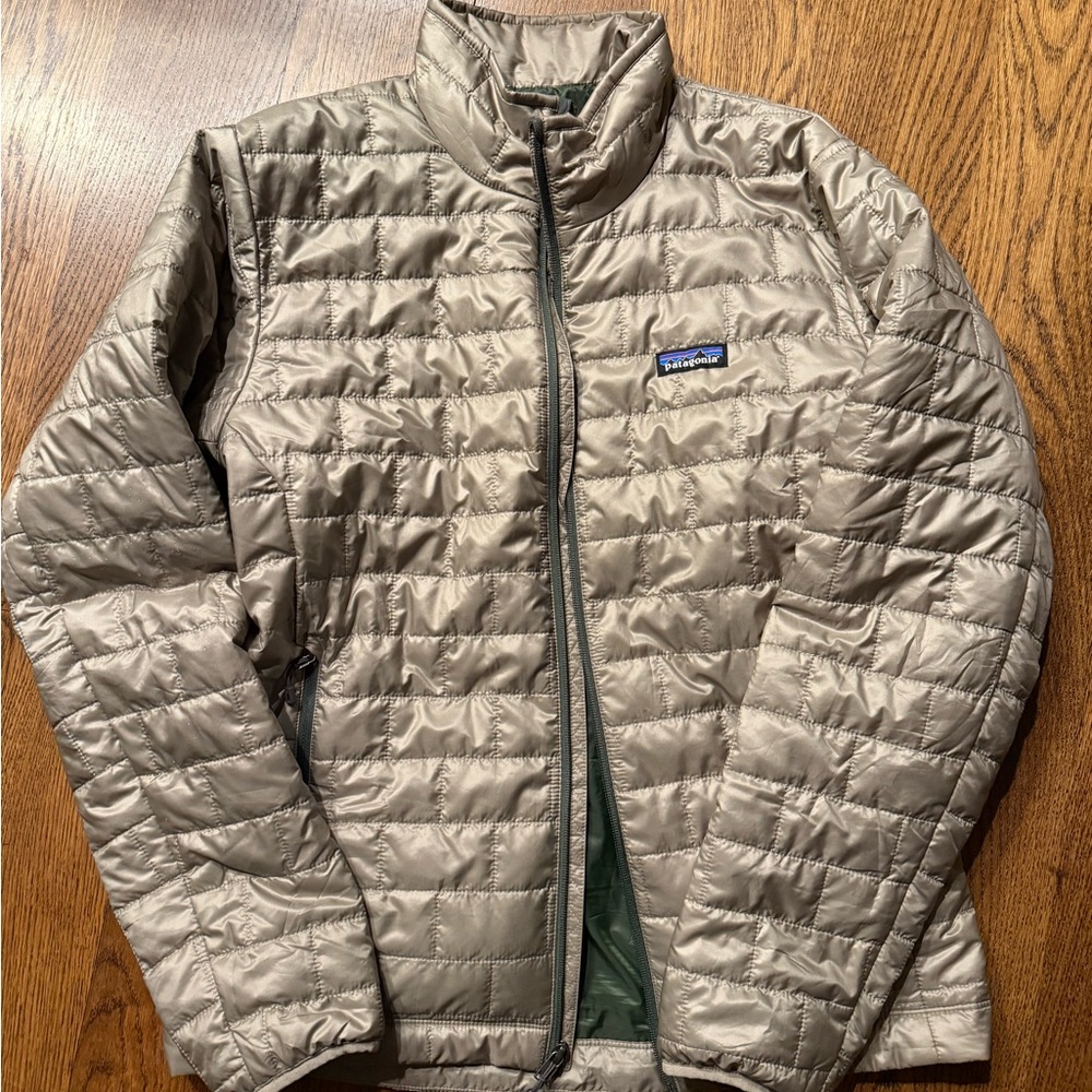 Patagonia Nanopuff in Seagull tan - Brand New!